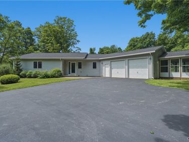 4739 Kasson Road , Syracuse, NY 13215