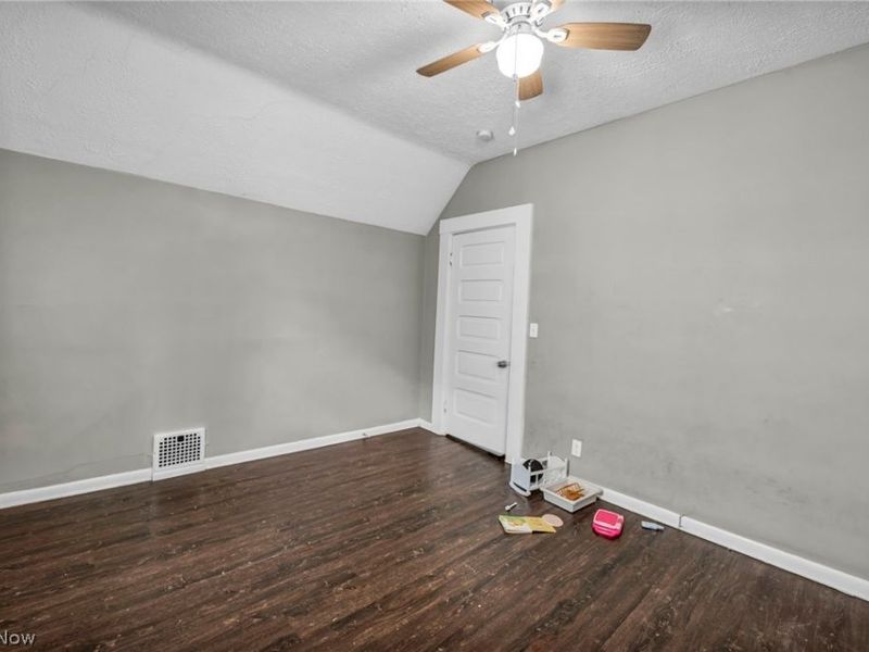 228 Gates, Elyria, OH 44035 Photo 4