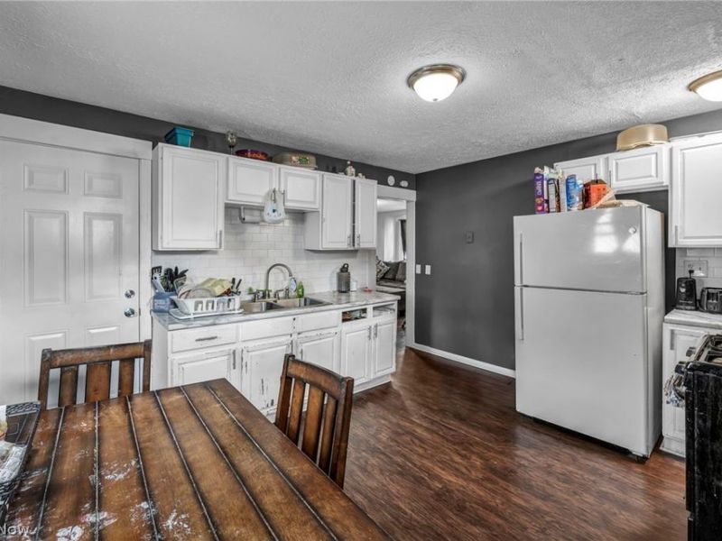 228 Gates, Elyria, OH 44035 Photo 8