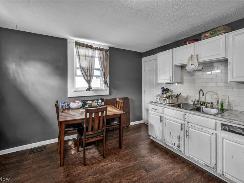 228 Gates, Elyria, OH 44035 Photo 9
