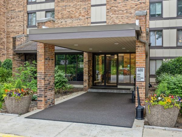 301 Lake Hinsdale Drive , Unit 404, Willowbrook, IL 60527