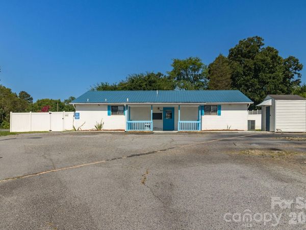 944 Fisher Ferry Street , Thomasville, NC 27360