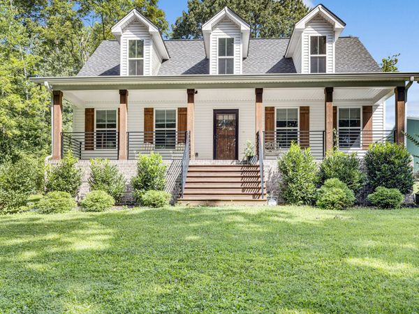 998 West St , Greenbrier, TN 37073