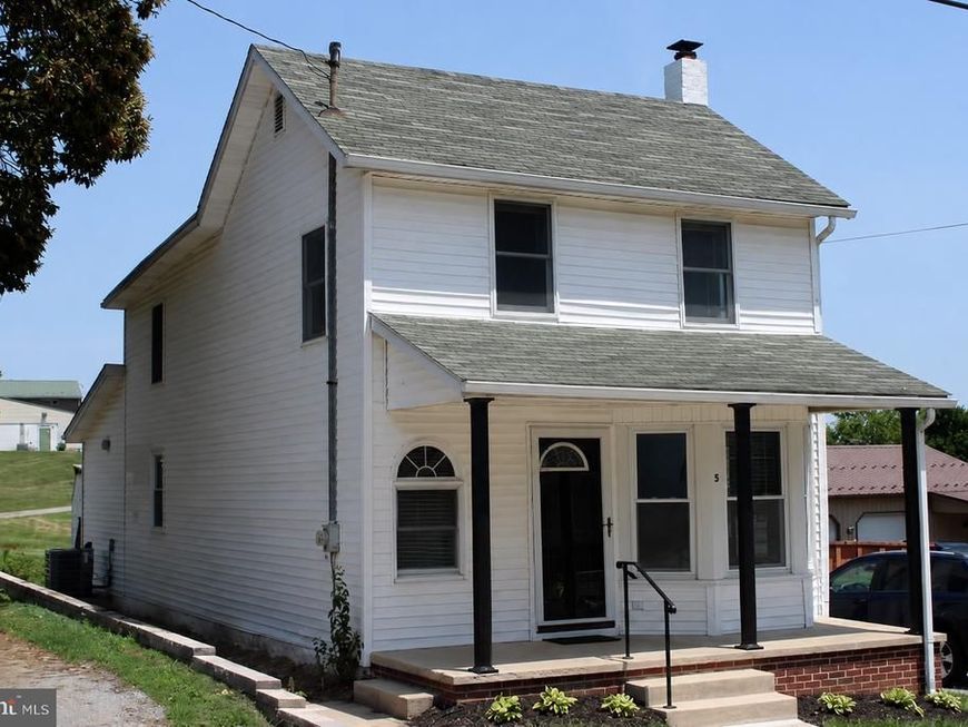 5 E Pennsylvania Avenue, Stewartstown, PA 17363 Main Photo