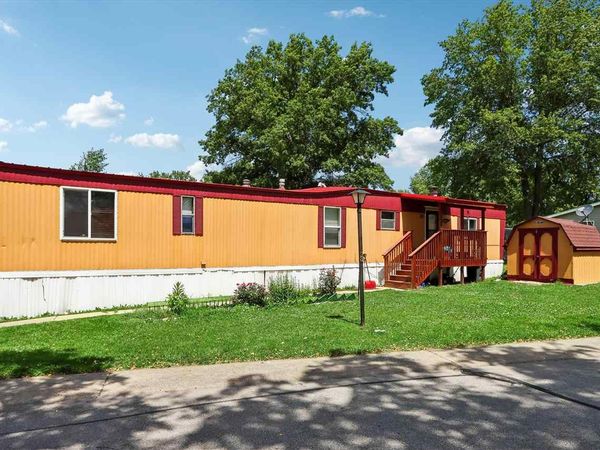 2100 Scott Blvd Trlr 89, Iowa City, IA 52240