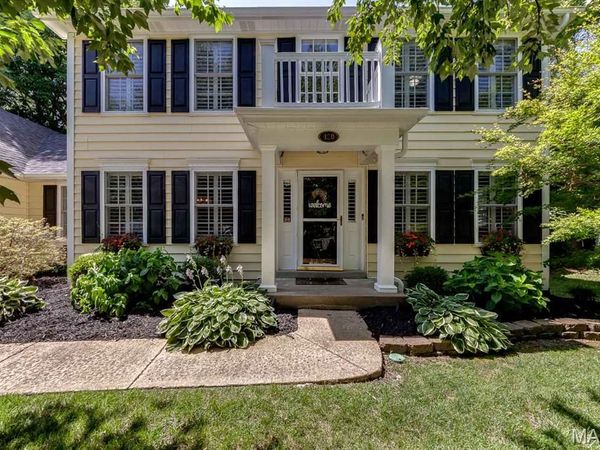 420 Woodview Manor Lane, Kirkwood, MO 63122