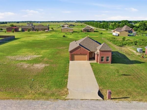 265 Delatorre Street, Trenton, TX 75490
