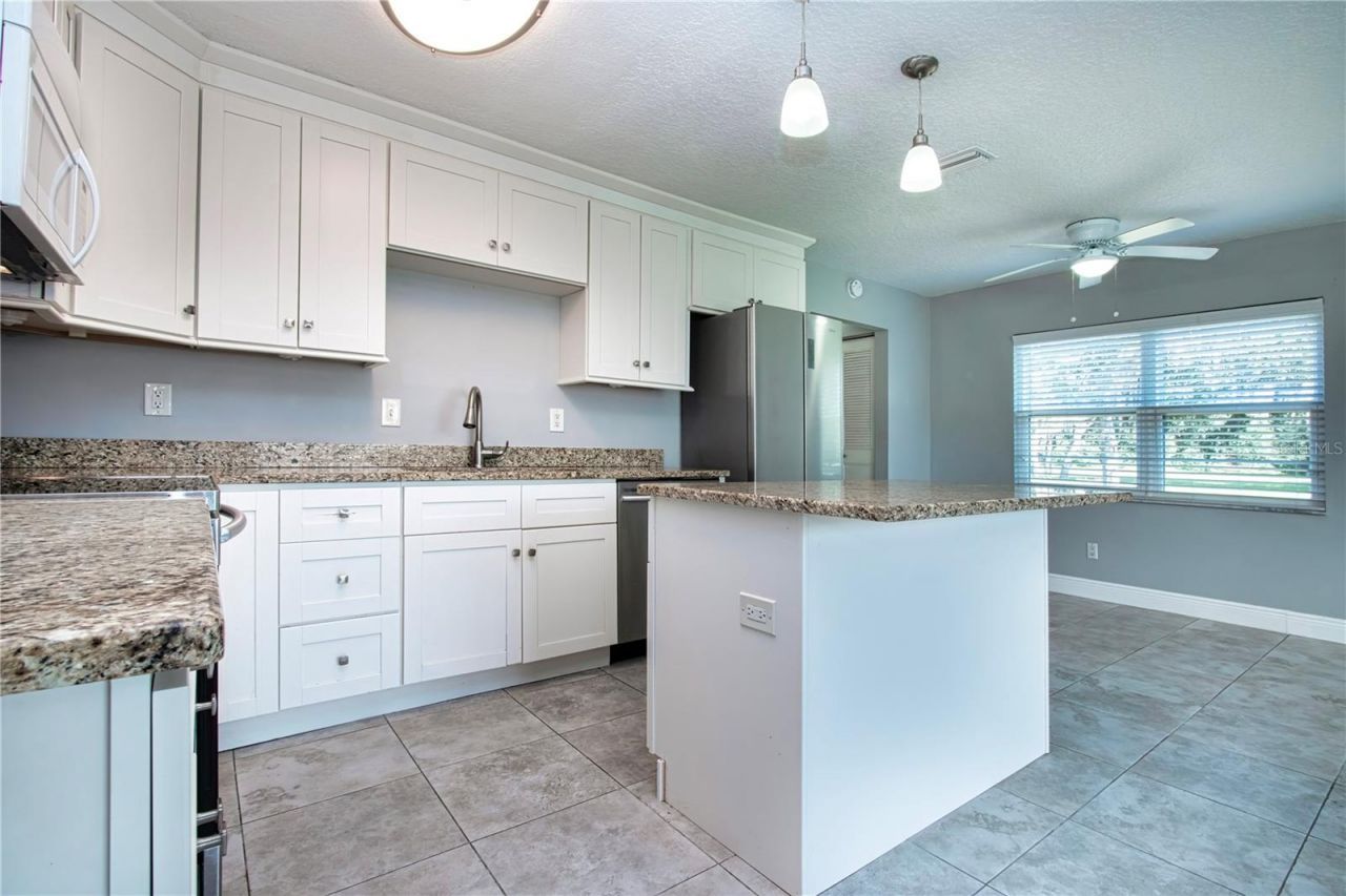 301 Andover Place S, Unit 170, Sun City Center, FL 33573 Photo