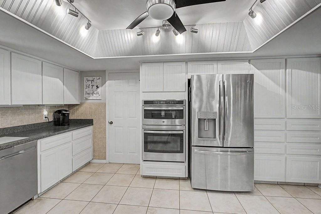 2222 S Bolton Avenue , Homosassa, FL 34448 Photo