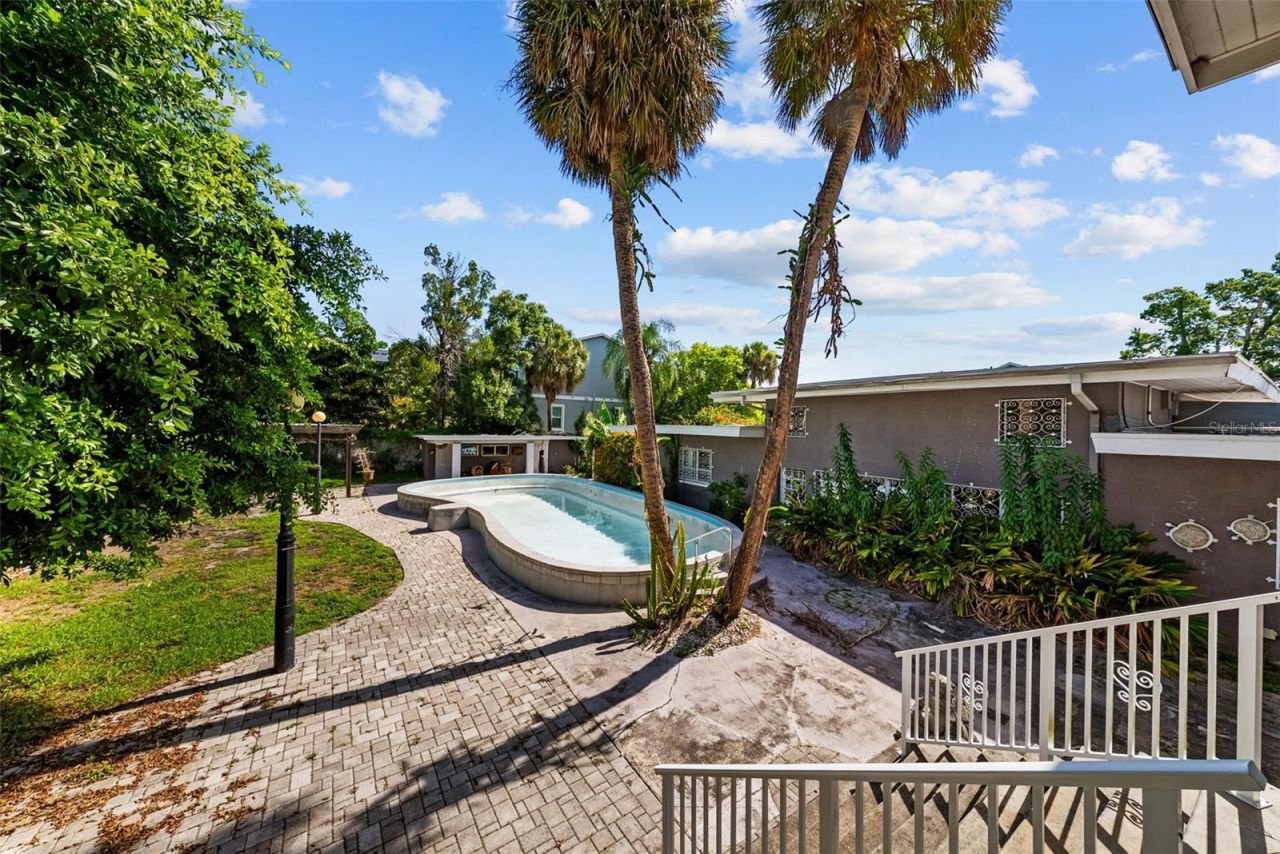 211 S Shore Crest Drive, Tampa, FL 33609 Photo