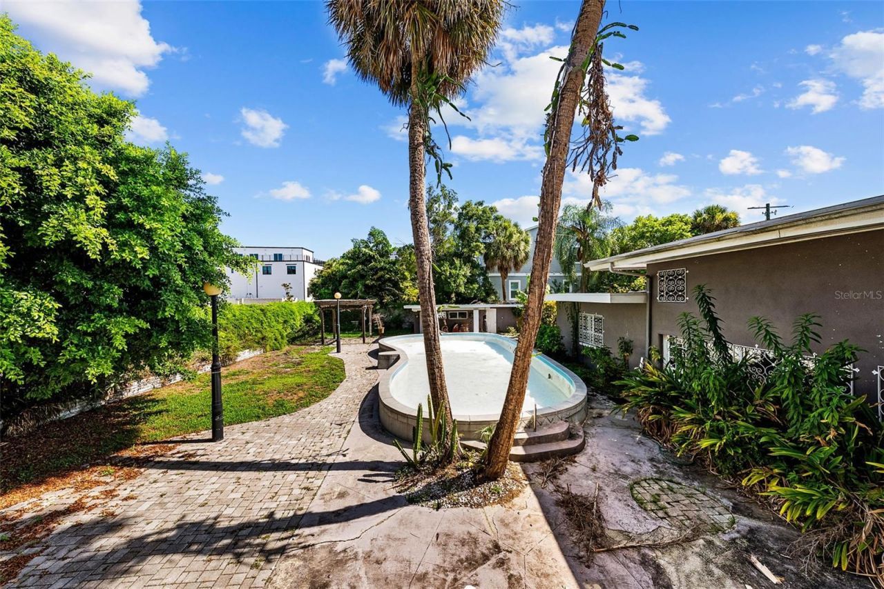 211 S Shore Crest Drive, Tampa, FL 33609 Photo