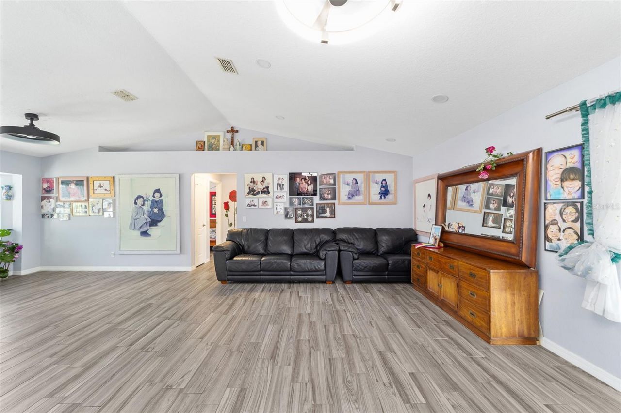 6880 SE 103rd Place , Belleview, FL 34420 Photo