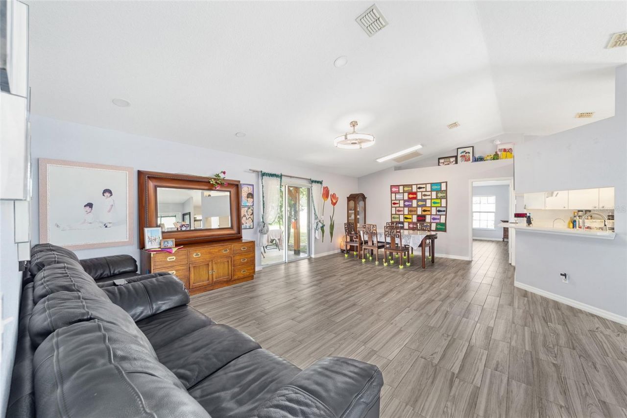 6880 SE 103rd Place , Belleview, FL 34420 Photo
