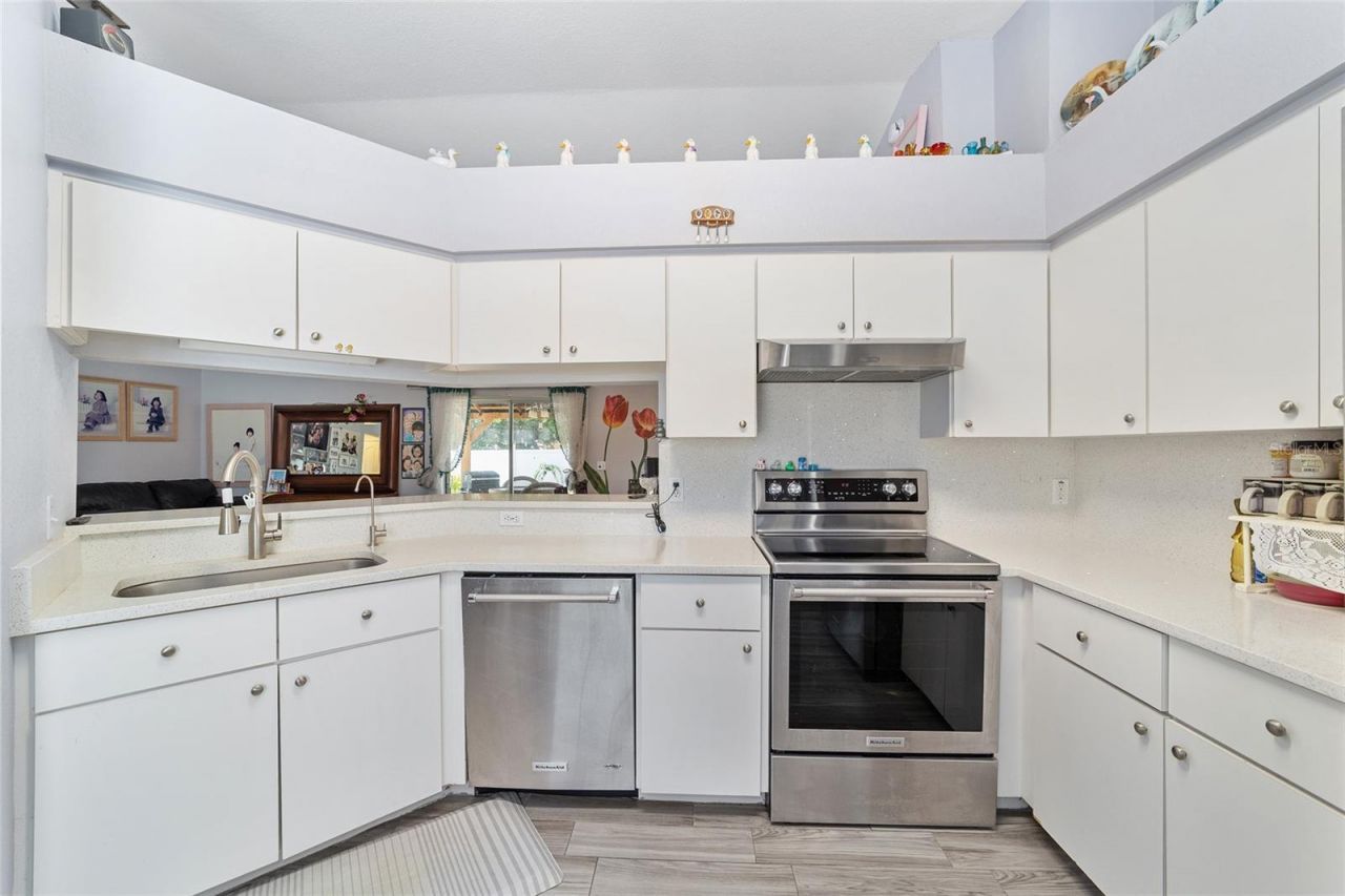6880 SE 103rd Place , Belleview, FL 34420 Photo