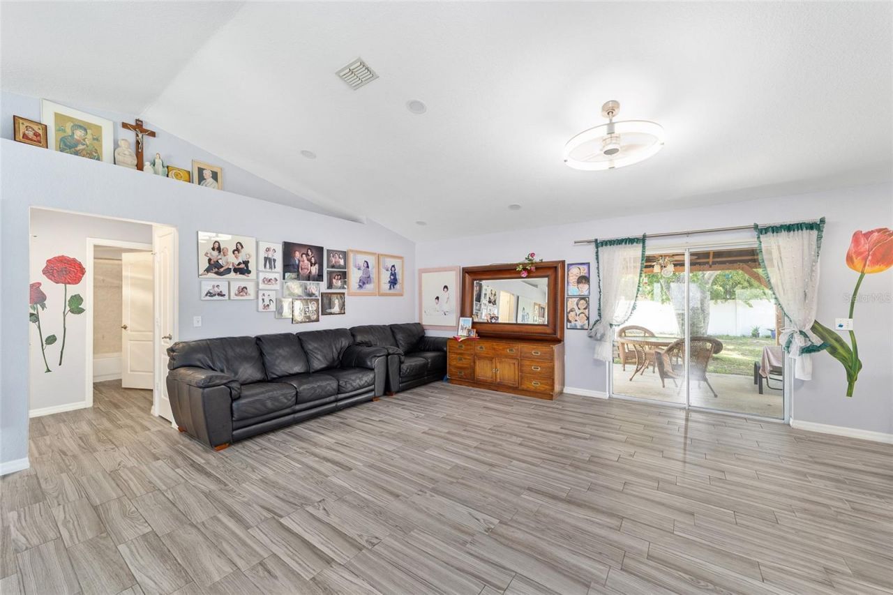6880 SE 103rd Place , Belleview, FL 34420 Photo