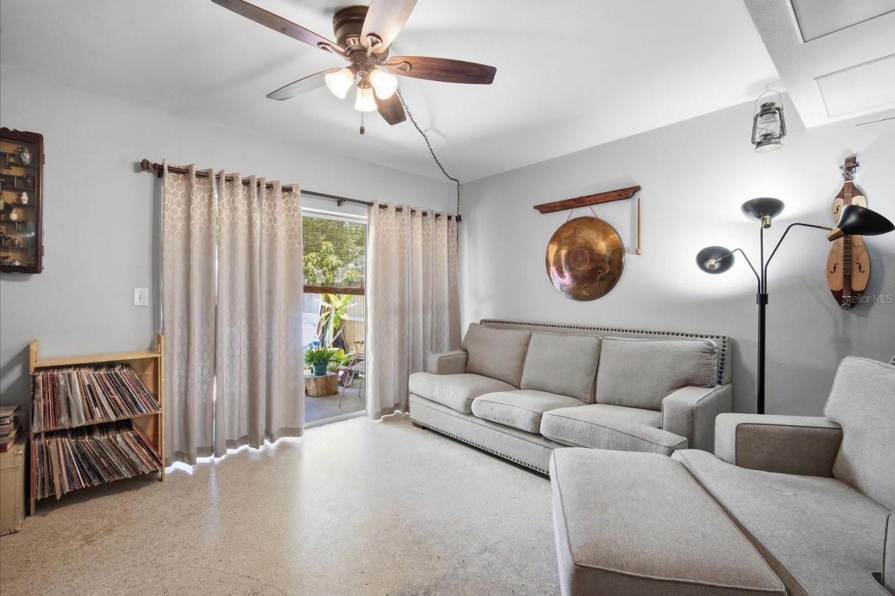 10017 N 52nd Street , Tampa, FL 33617 Photo