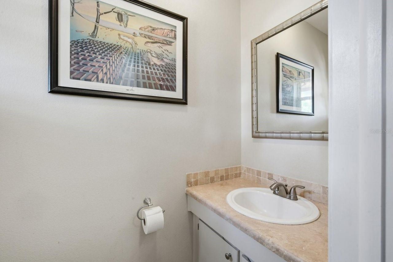 10017 N 52nd Street , Tampa, FL 33617 Photo