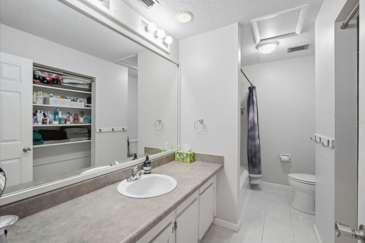 10017 N 52nd Street , Tampa, FL 33617 Photo