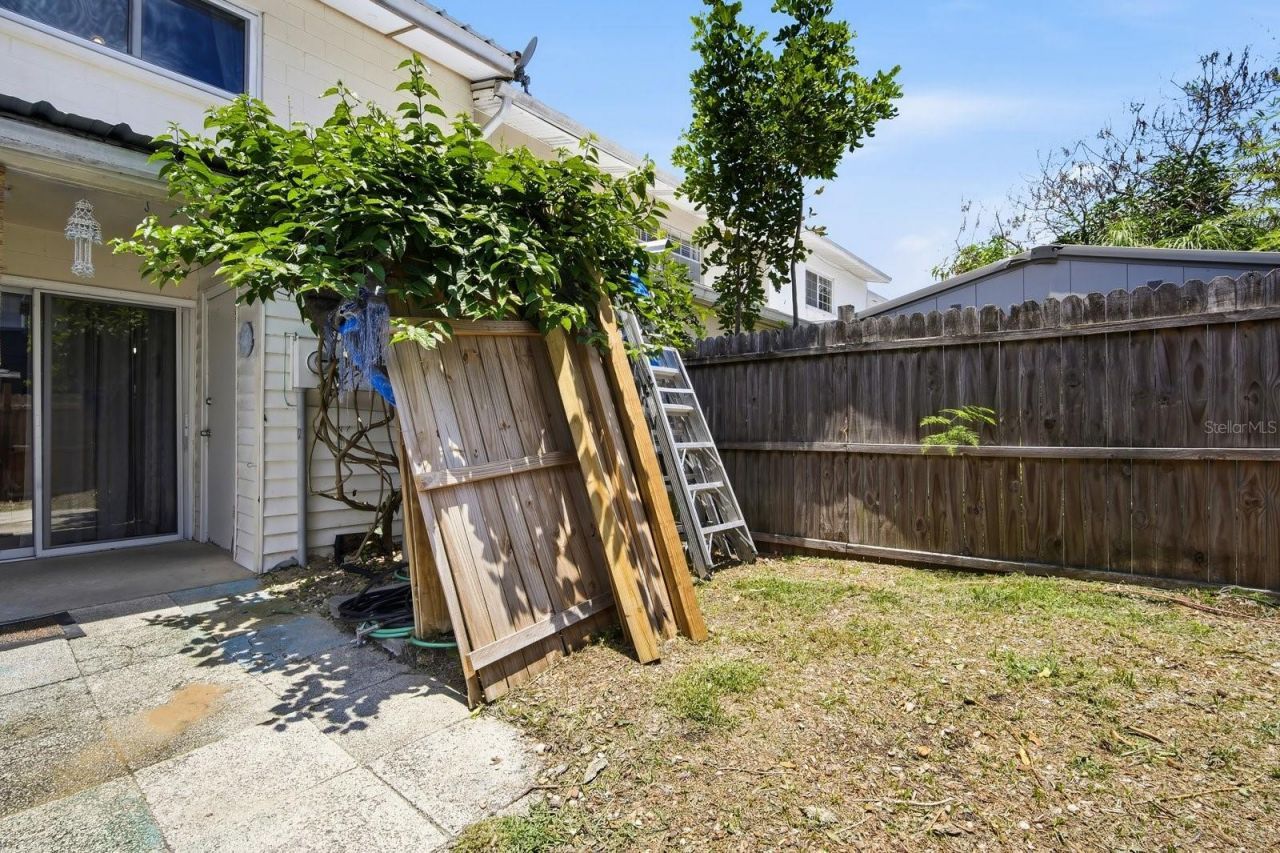 10017 N 52nd Street , Tampa, FL 33617 Photo