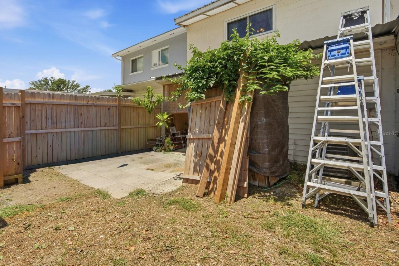 10017 N 52nd Street , Tampa, FL 33617 Photo