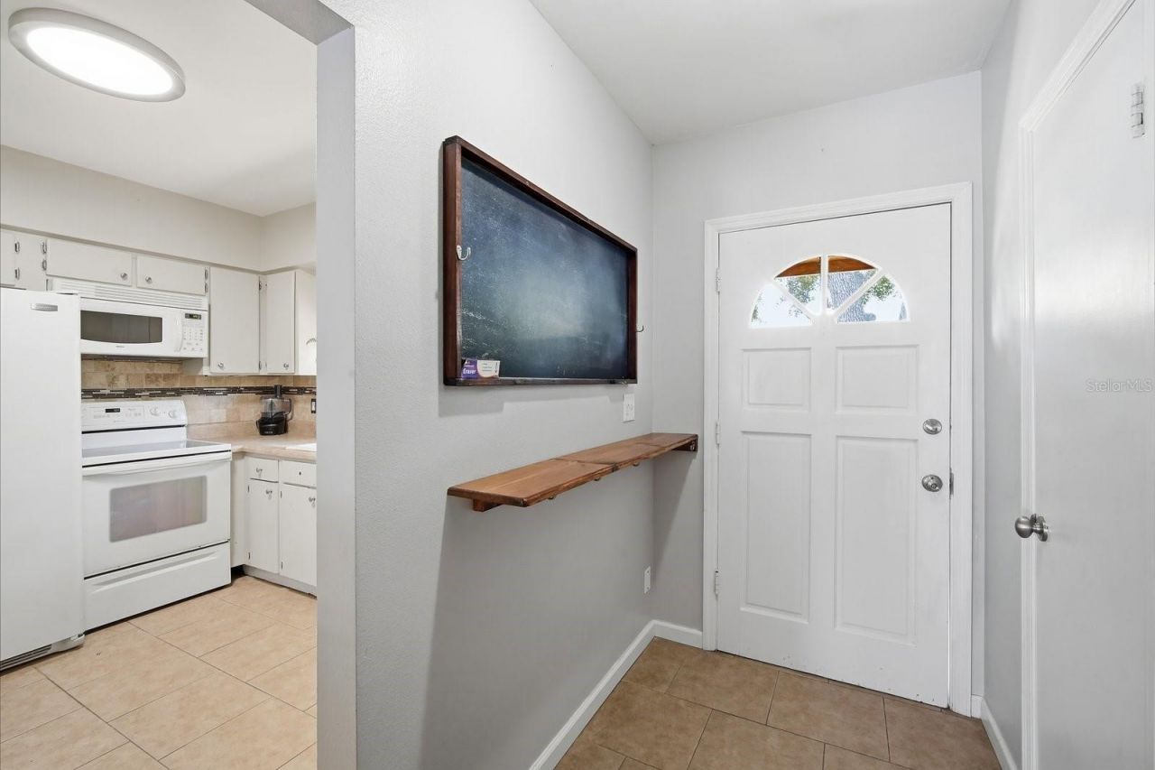 10017 N 52nd Street , Tampa, FL 33617 Photo