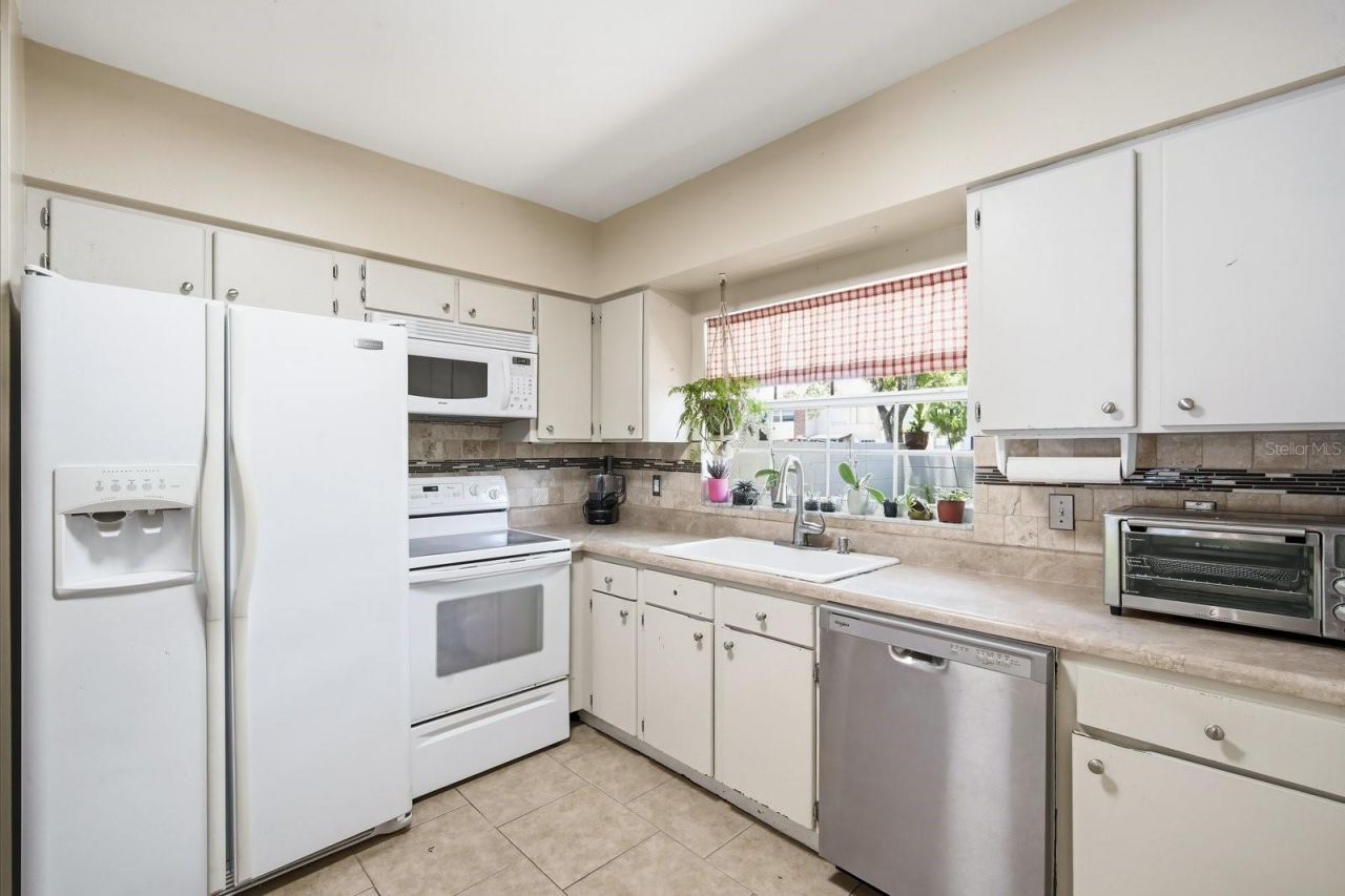 10017 N 52nd Street , Tampa, FL 33617 Photo