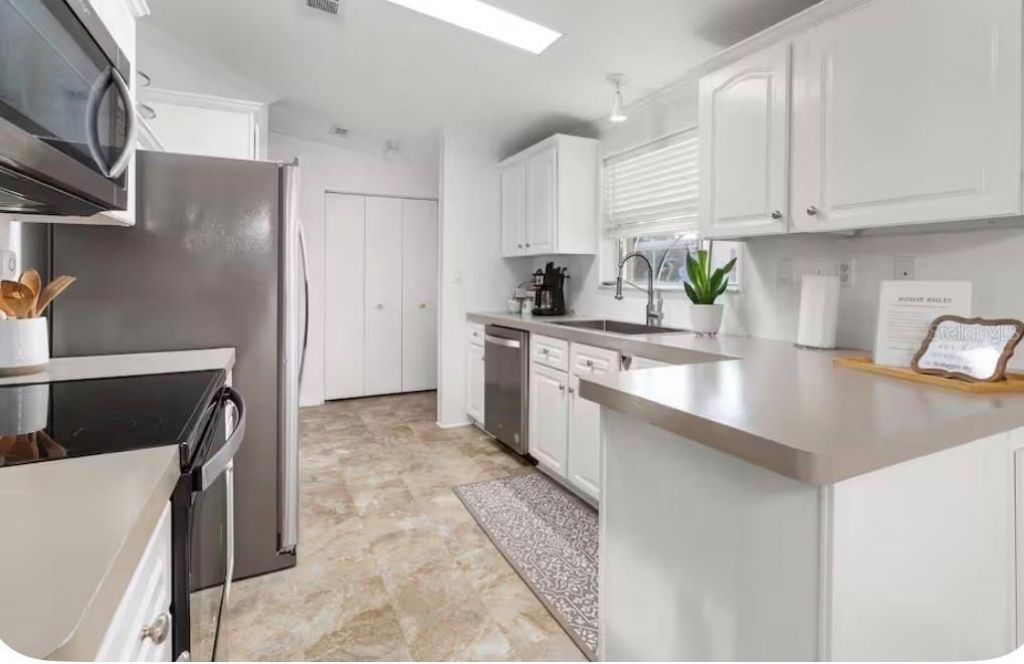 6331 Theodan Street , Weeki Wachee, FL 34607 Photo