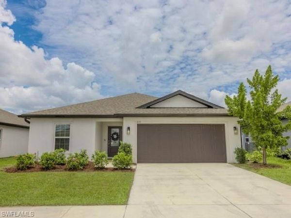 813 Franklin CT, IMMOKALEE, FL 34142