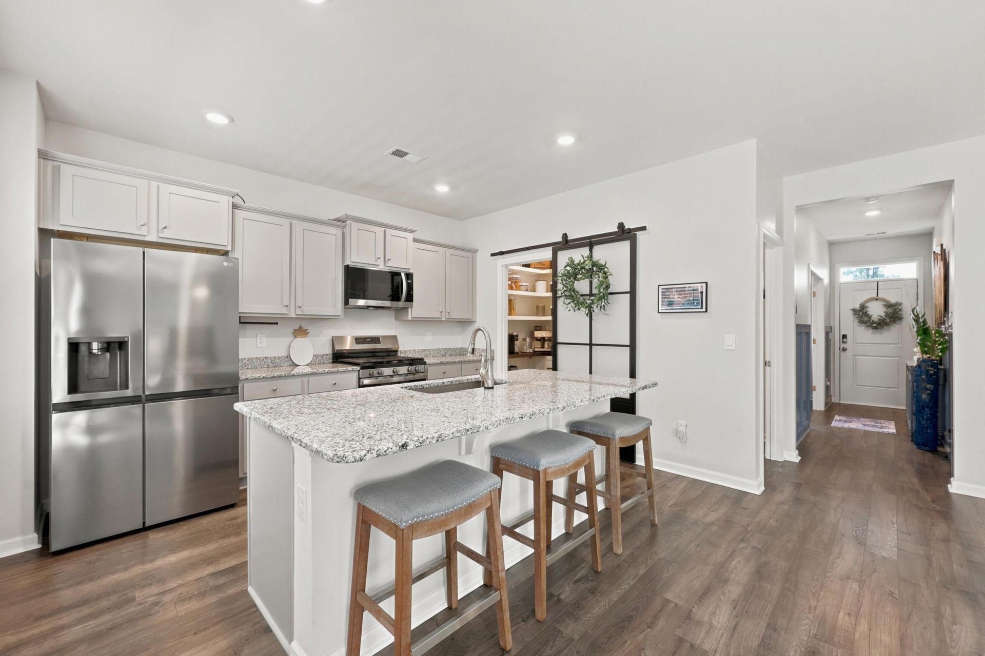 2933 Pegasus Place Photo 6