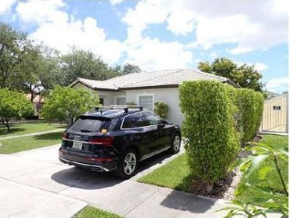 16307 NW 91st Avenue, Miami Lakes, FL 33018