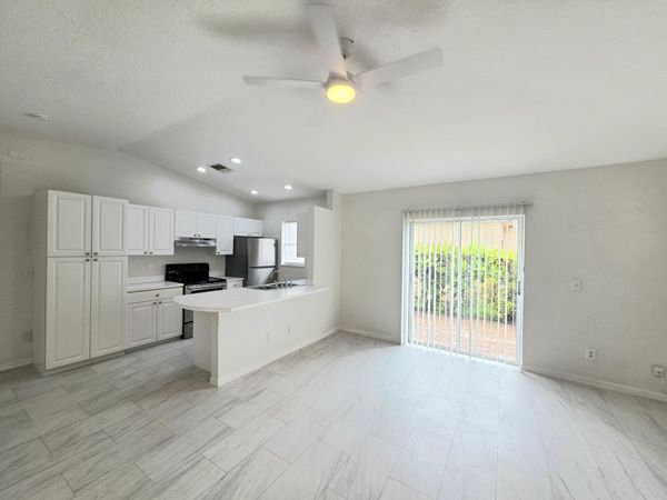 569 E Ridge Circle N, Boynton Beach, FL 33435