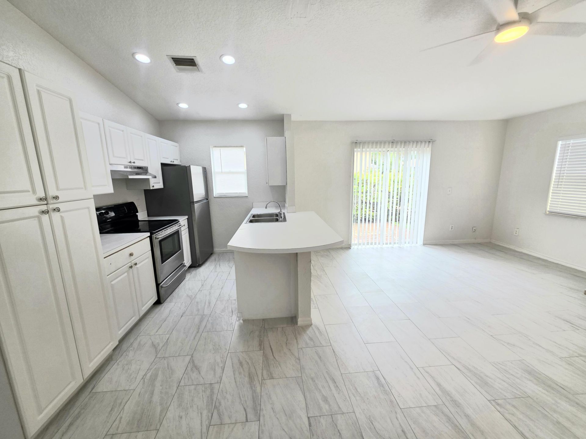569 E Ridge Circle N, Boynton Beach, FL 33435 Photo