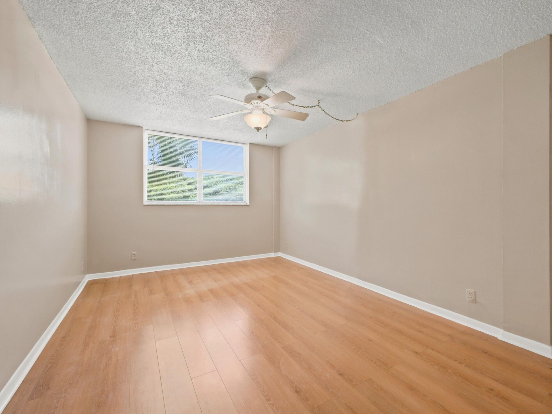 500 Executive Center Drive, Unit 2m, West Palm Beach, FL 33401 Photo