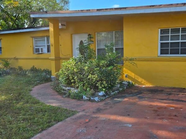 112 Newton Road, West Park, FL 33023