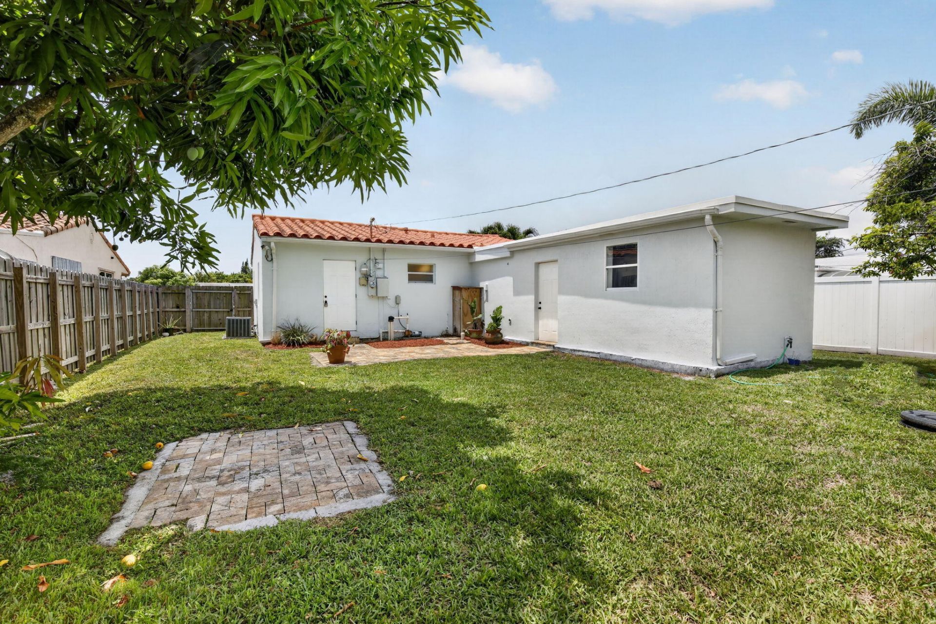 2427 Harding Street, Hollywood, FL 33020 Photo