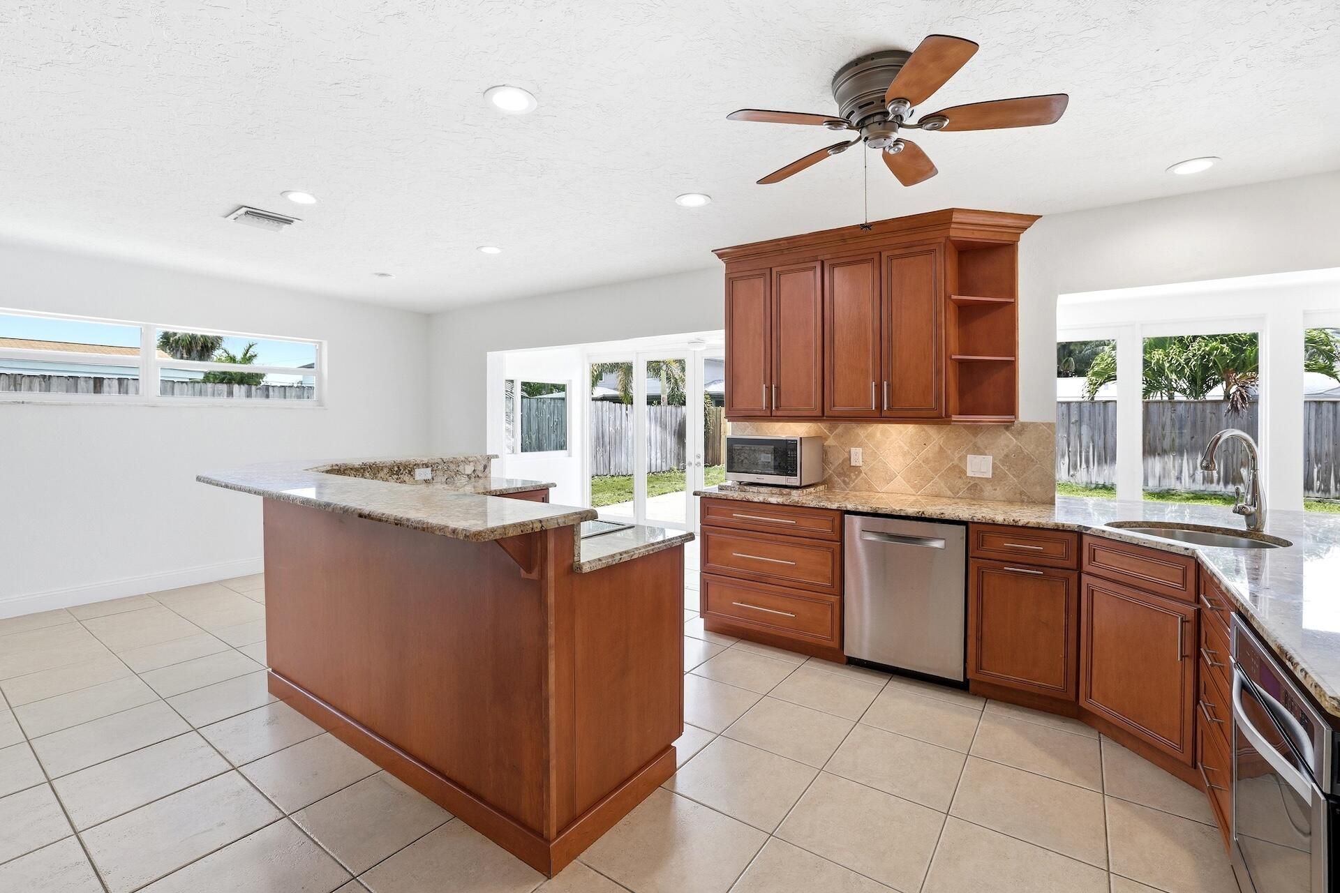 701 SW 27th Place, Boynton Beach, FL 33435 Photo