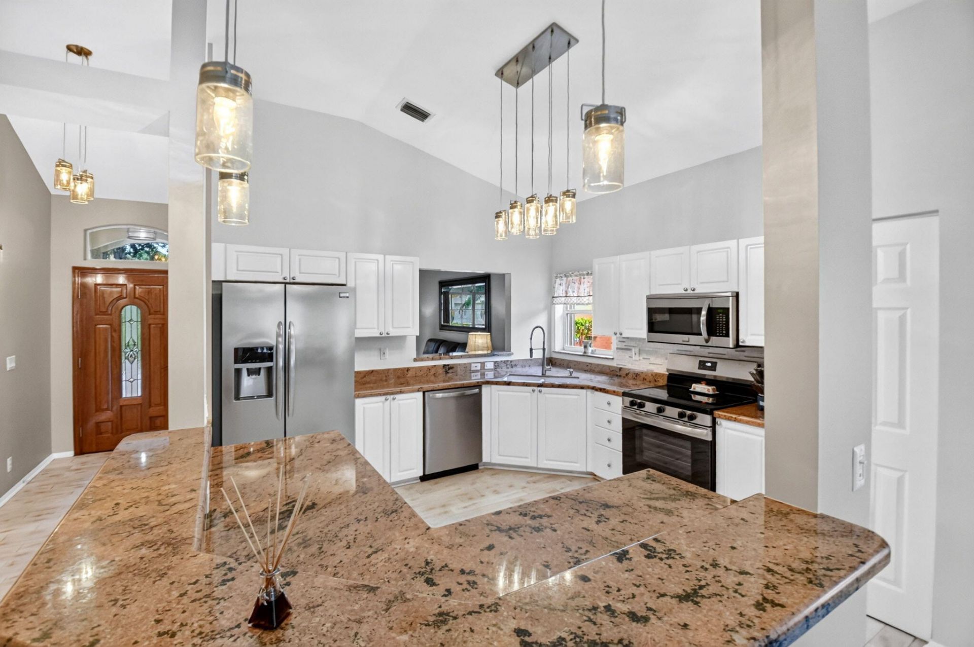 8021 Via Hacienda, Riviera Beach, FL 33418 Photo