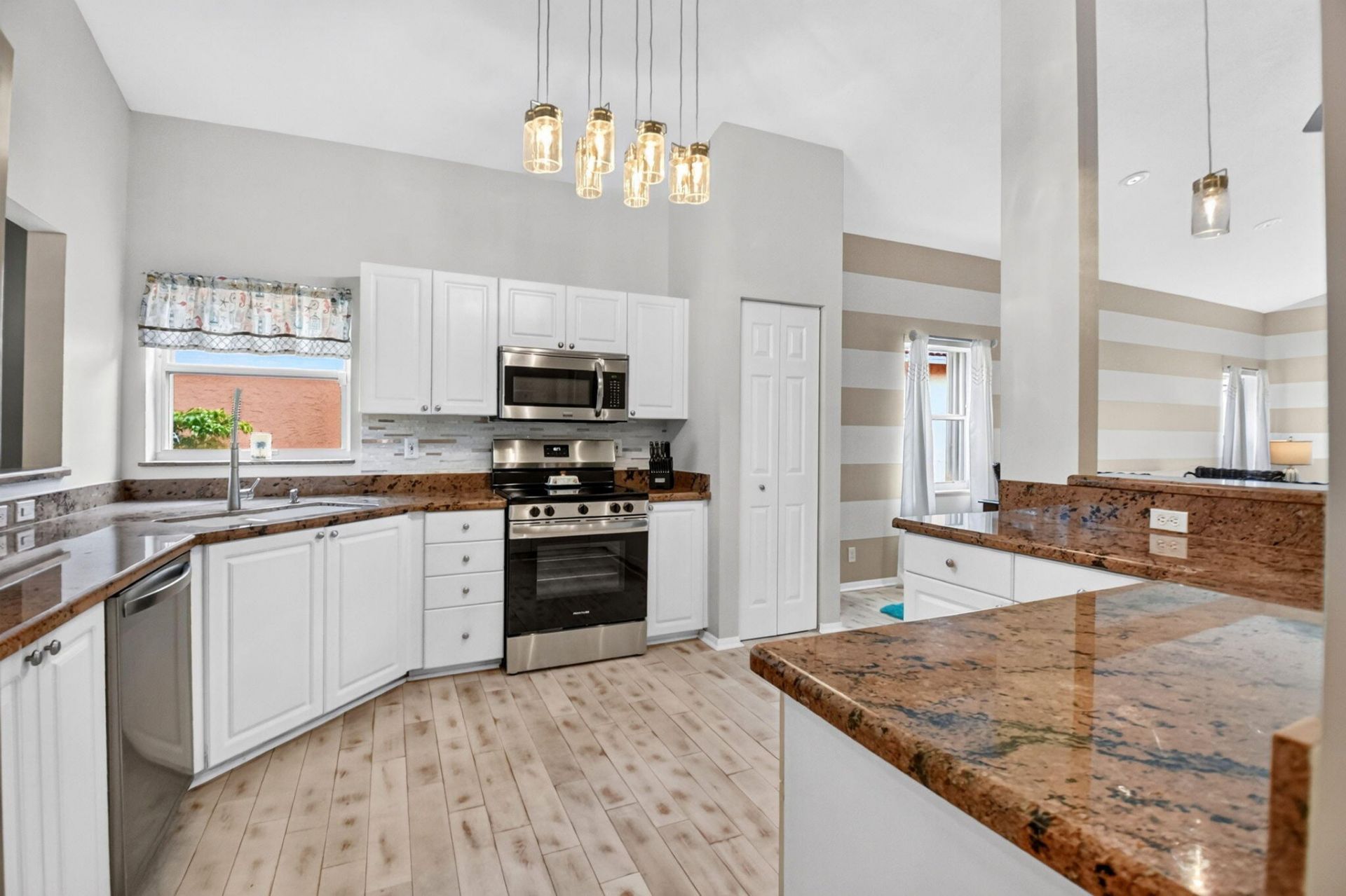 8021 Via Hacienda, Riviera Beach, FL 33418 Photo