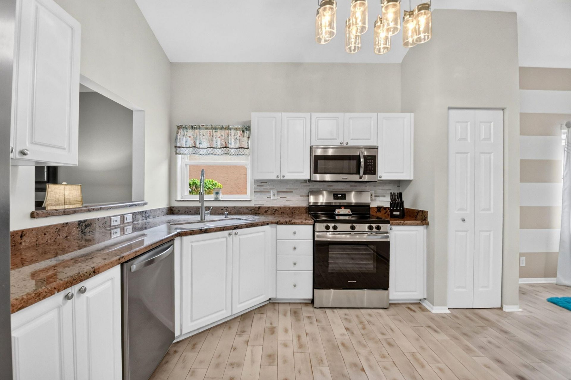 8021 Via Hacienda, Riviera Beach, FL 33418 Photo
