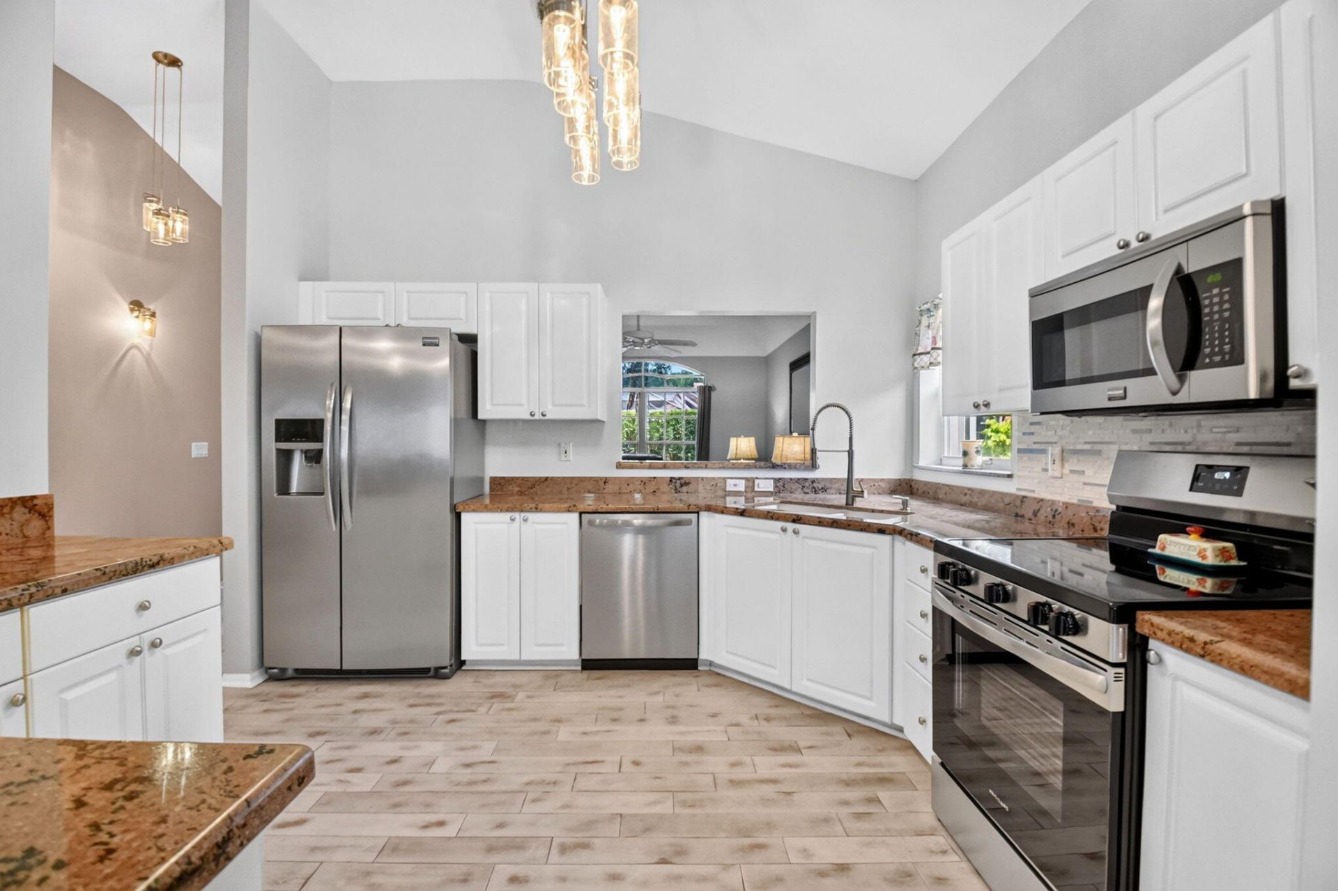 8021 Via Hacienda, Riviera Beach, FL 33418 Photo
