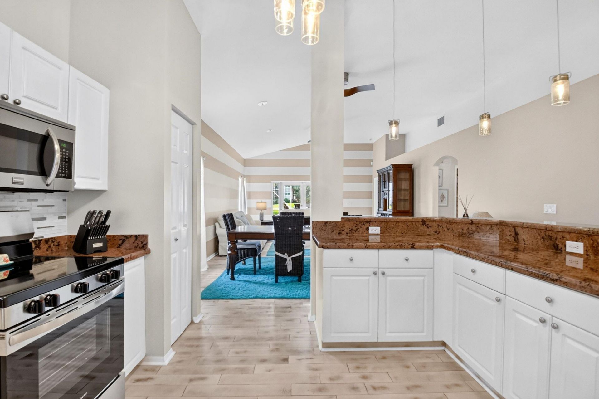 8021 Via Hacienda, Riviera Beach, FL 33418 Photo