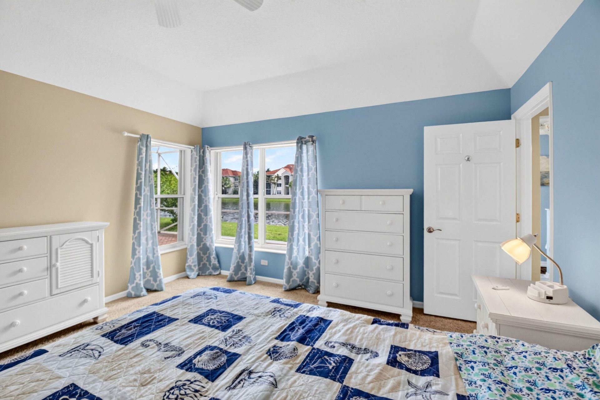 8021 Via Hacienda, Riviera Beach, FL 33418 Photo