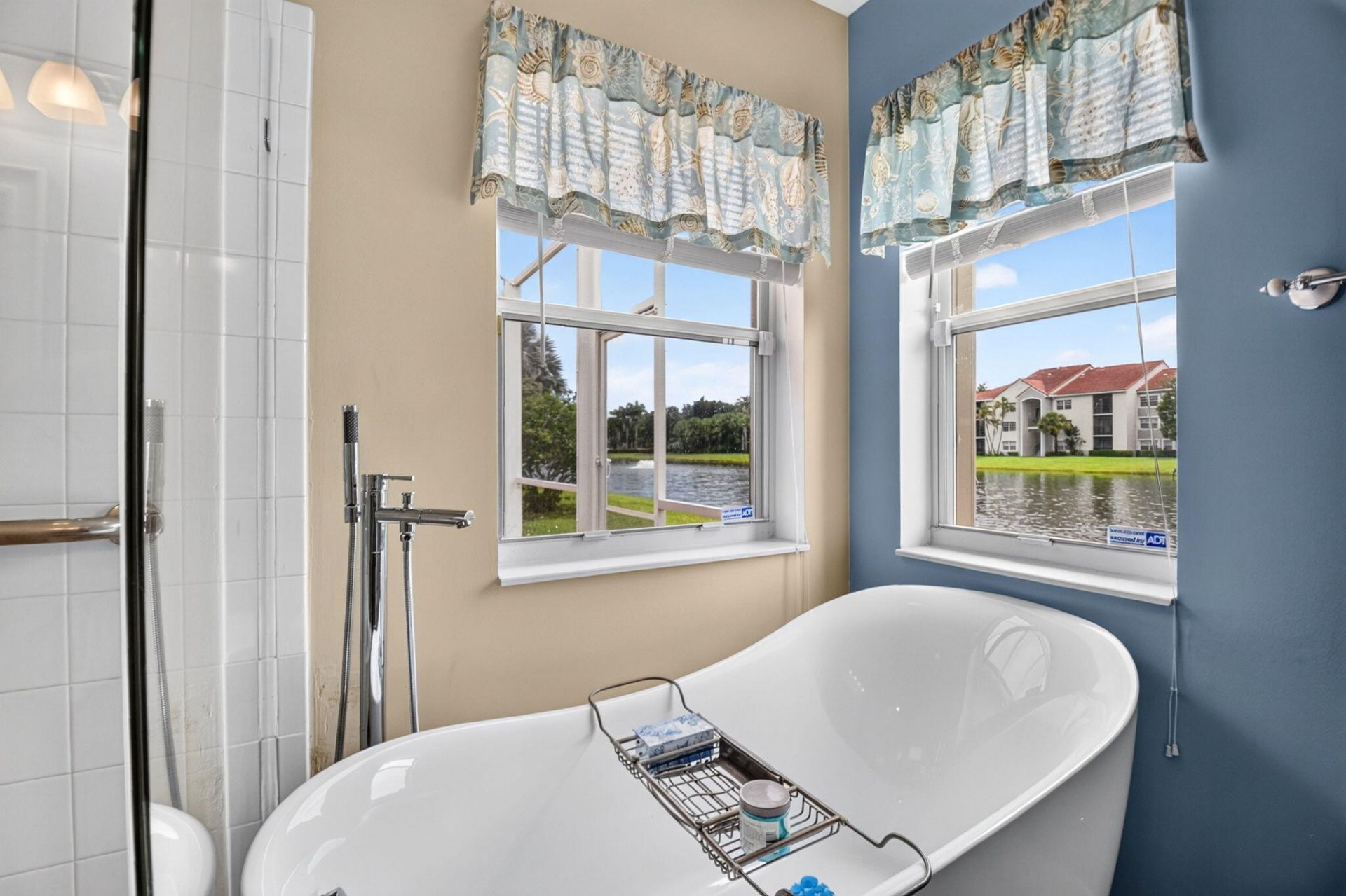 8021 Via Hacienda, Riviera Beach, FL 33418 Photo