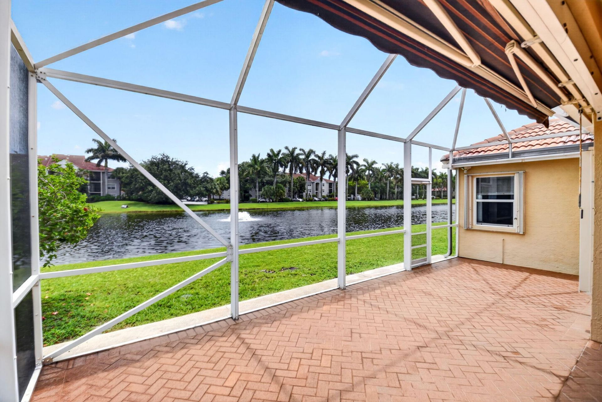 8021 Via Hacienda, Riviera Beach, FL 33418 Photo