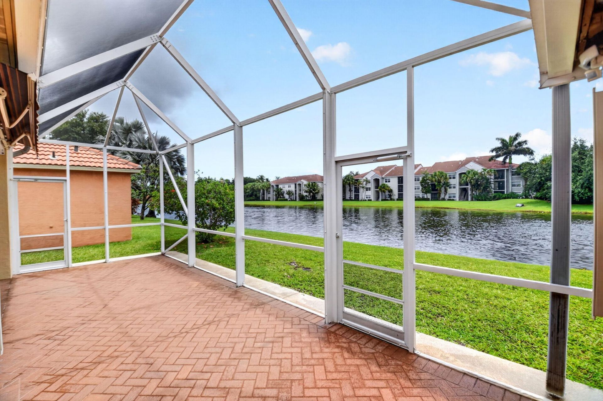 8021 Via Hacienda, Riviera Beach, FL 33418 Photo