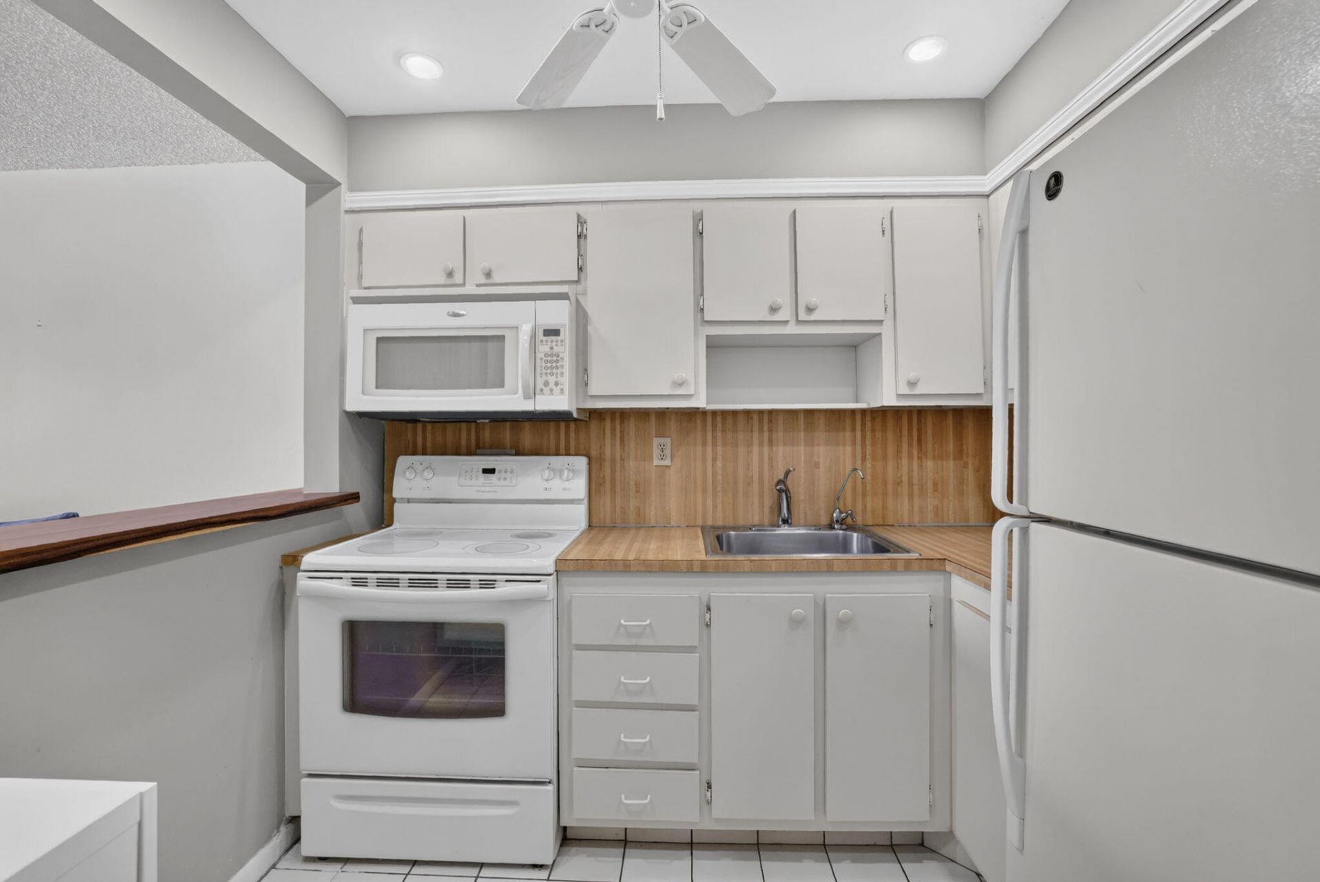 9141 Sunrise Lakes Boulevard, Unit 210, Sunrise, FL 33322 Photo