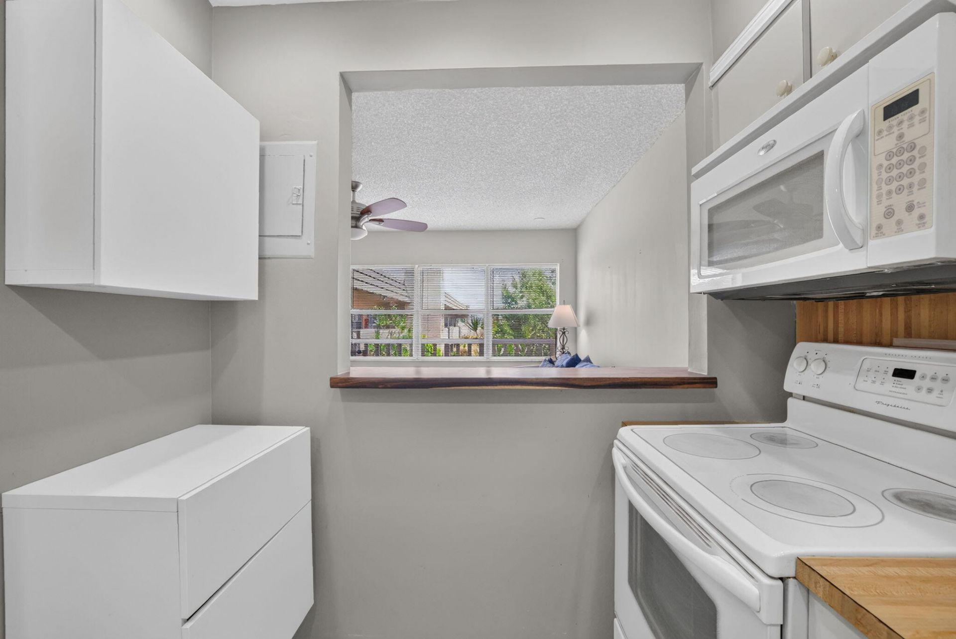 9141 Sunrise Lakes Boulevard, Unit 210, Sunrise, FL 33322 Photo