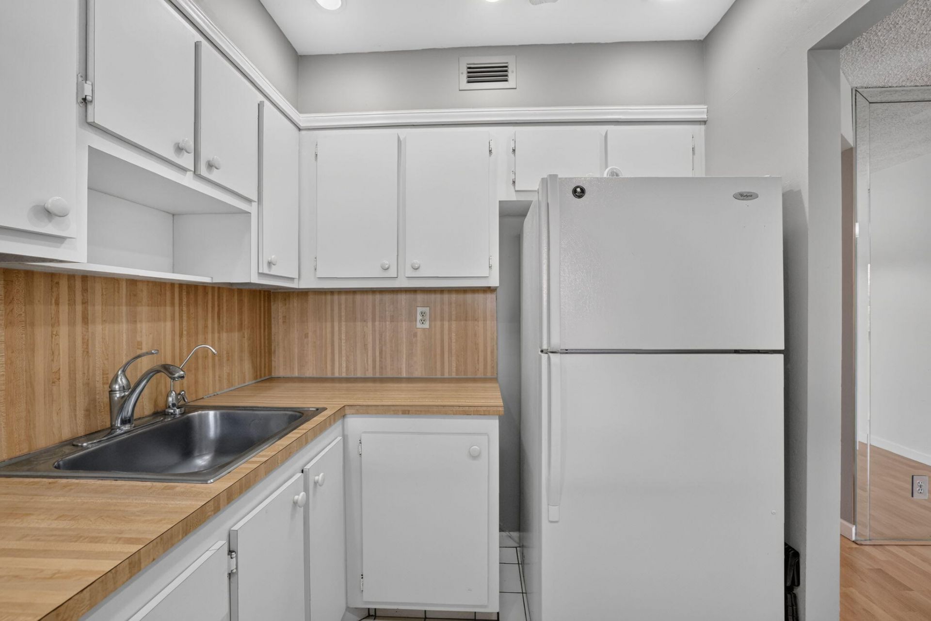 9141 Sunrise Lakes Boulevard, Unit 210, Sunrise, FL 33322 Photo