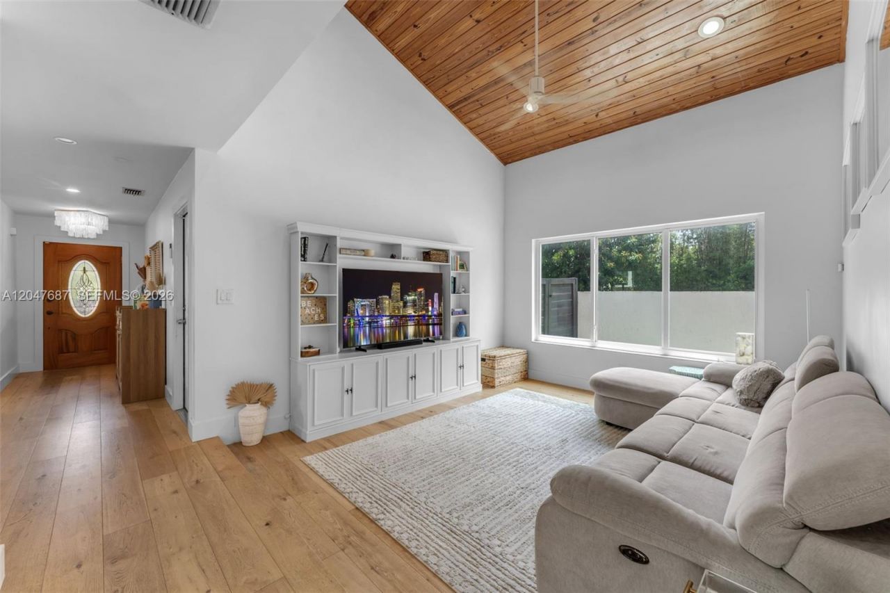 4035 SW 14th St, Miami, FL 33134 Photo