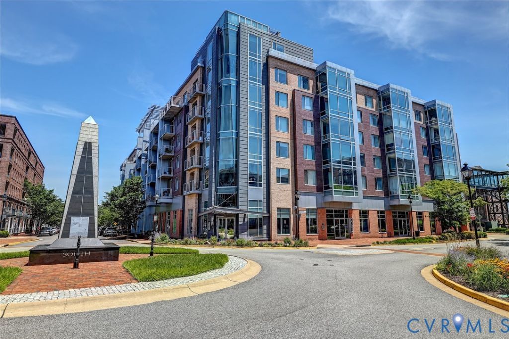 210 Rocketts Way, Unit 604, Henrico, VA 23231 Main Photo